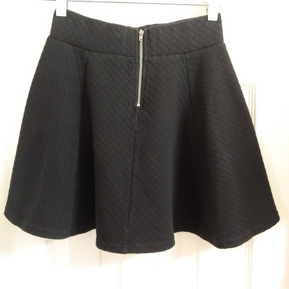 H&M Divided Black Quilted A-line Mini Skirt. XS - Picture 2 of 5
